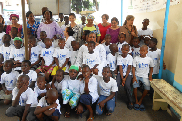 Centre Sauvetage en Côte d'Ivoire : visite officielle et remise de dons pour les enfants maltraités