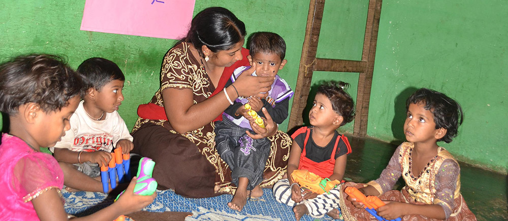 Un an d'activité pour les assistantes maternelles en Inde