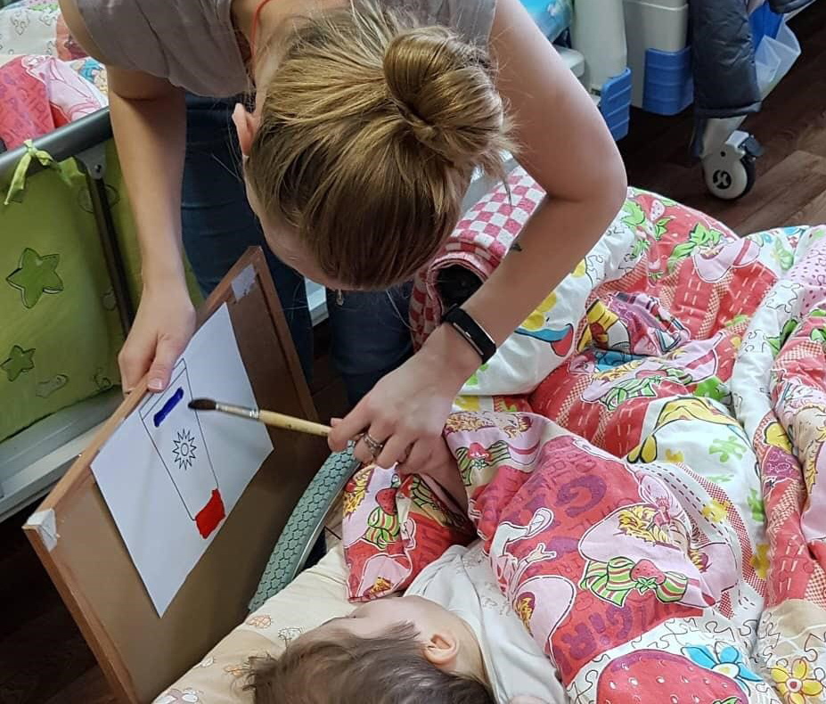 Kirill, enfant en situation de handicap en Russie