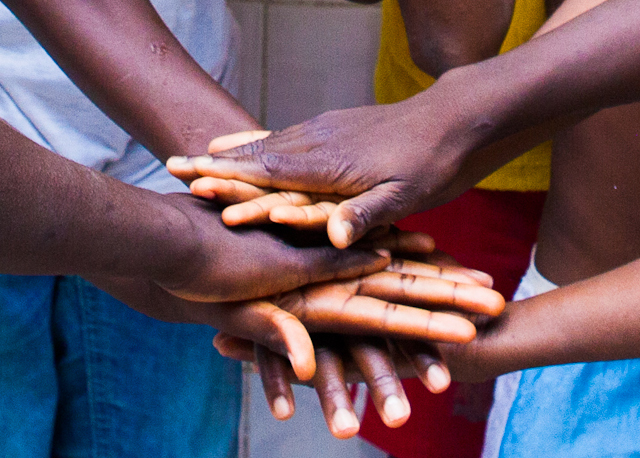 main-solidarite - BICE - ONG de protection des droits de l'enfant