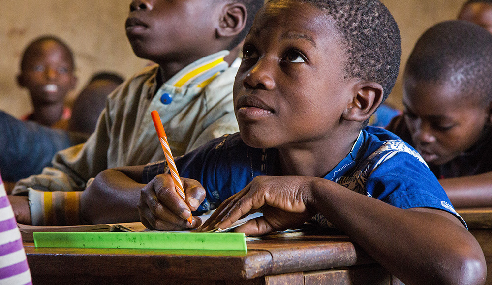 Enfant scolarisé dans le cadre du projet Ecoles sans murs mené par Peder en RD Congo