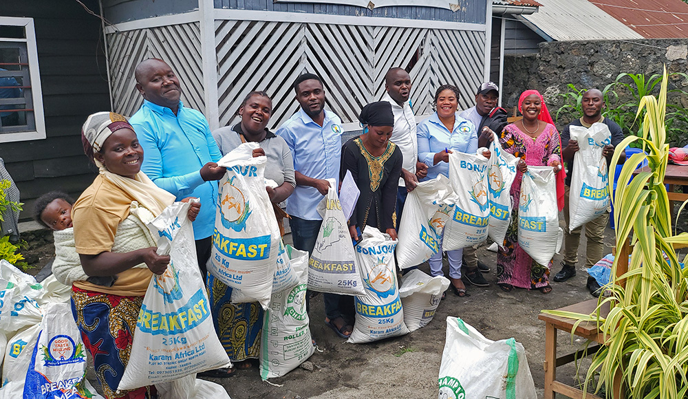 Distribution alimentaire organisée par Ghovodi afin d'aider les familes déplacées de force en RDC