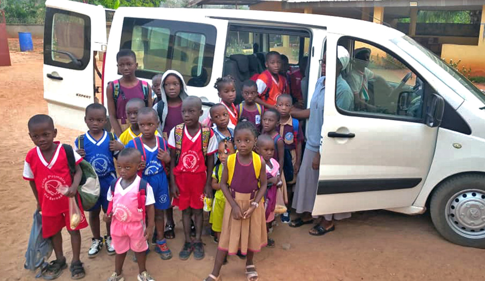 Ramassage scolaire de l'école Sainte Bernadette à Djékanou