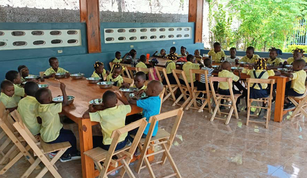 cantine scolaire dans l'école des Frères Maristes à Jérémie à Haïti