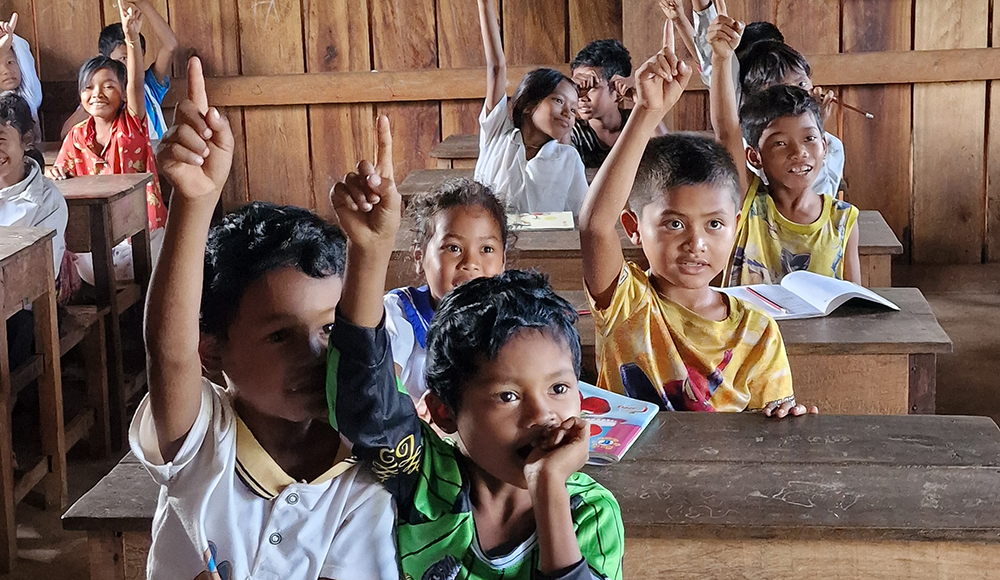 enfants en classe au Cambodge