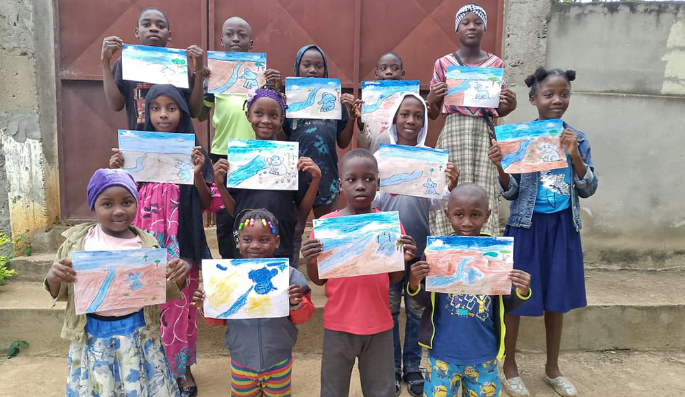 Au Cameroun, les enfants ont participé à l'illustration du livre silencieux pensé par l'association Calbril
