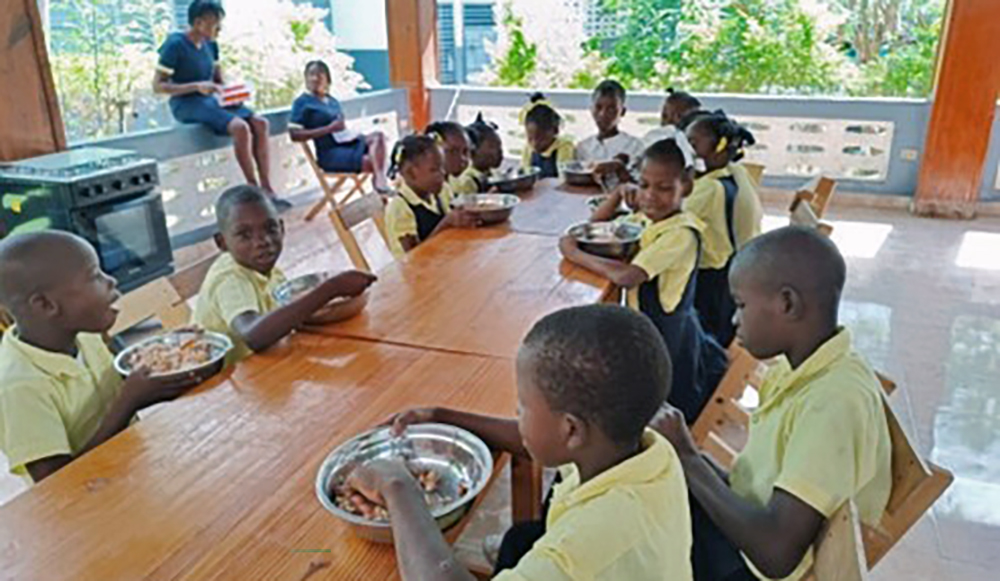 Aide alimentaire dans deux centres maristes à Haïti