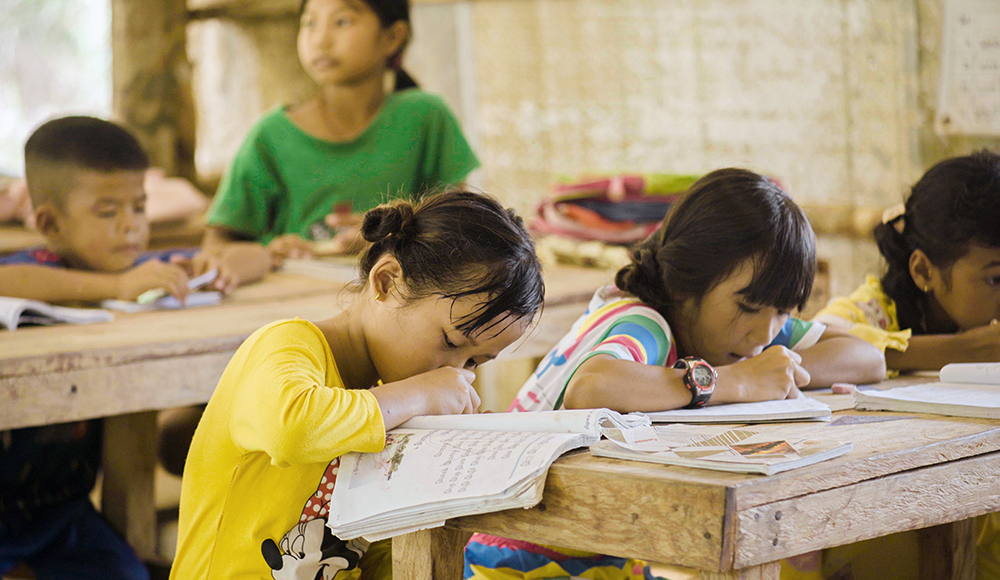 élèves à l'école au Cambodge