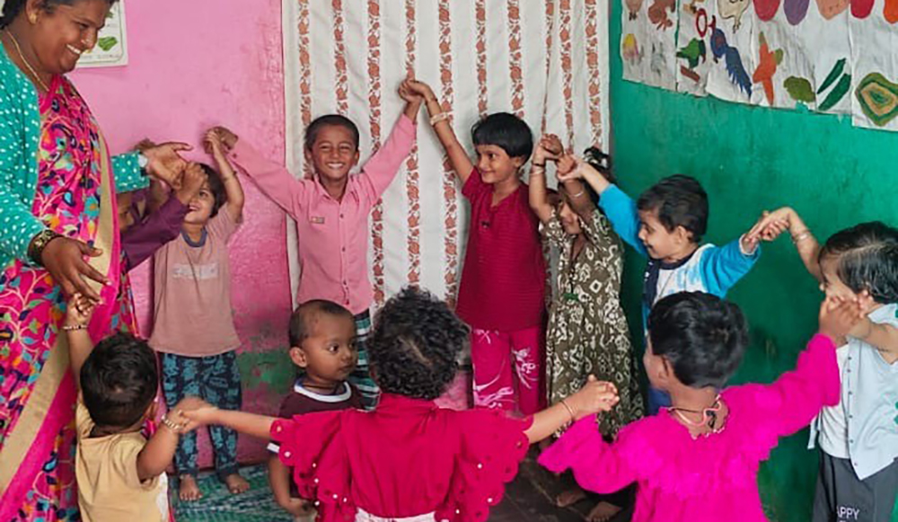 enfants chantent une comptine